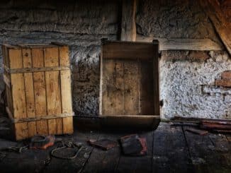 Cómo colgar cajas de madera en la pared